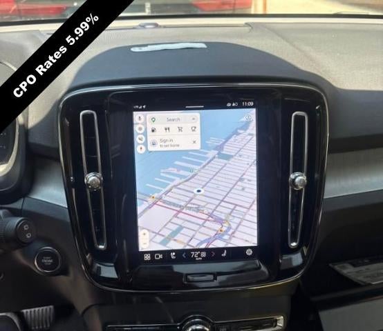 2024 Volvo XC40 B5 AWD Plus Dark Theme