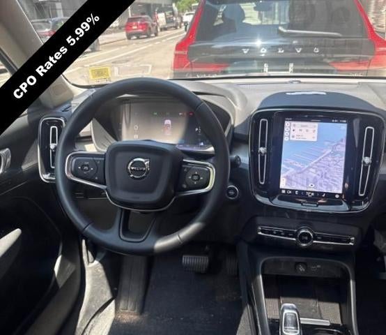 2024 Volvo XC40 B5 AWD Plus Dark Theme