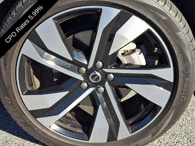2024 Volvo XC40 B5 AWD Plus Dark Theme