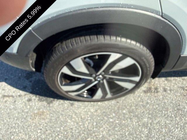2024 Volvo XC40 B5 AWD Plus Dark Theme