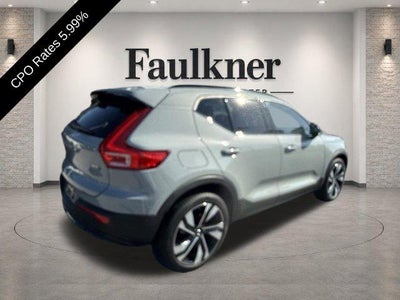 2024 Volvo XC40 B5 AWD Plus Dark Theme