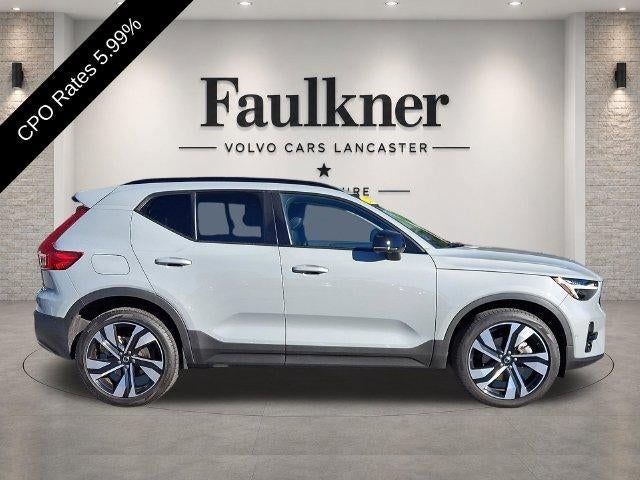 2024 Volvo XC40 B5 AWD Plus Dark Theme