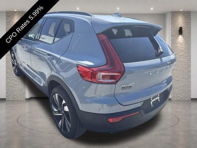 2024 Volvo XC40 B5 AWD Plus Dark Theme