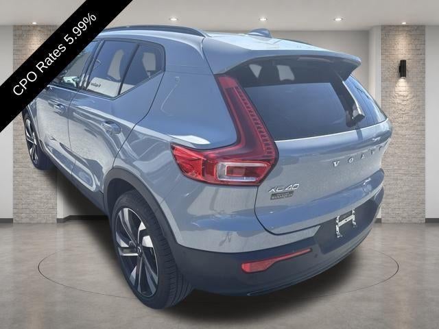 2024 Volvo XC40 B5 AWD Plus Dark Theme
