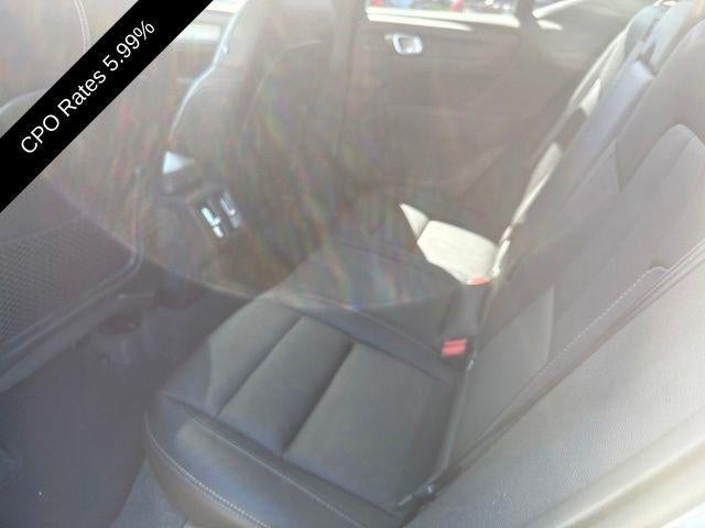 2024 Volvo XC40 B5 AWD Plus Dark Theme