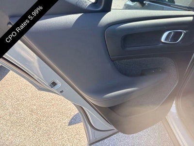 2024 Volvo XC40 B5 AWD Plus Dark Theme