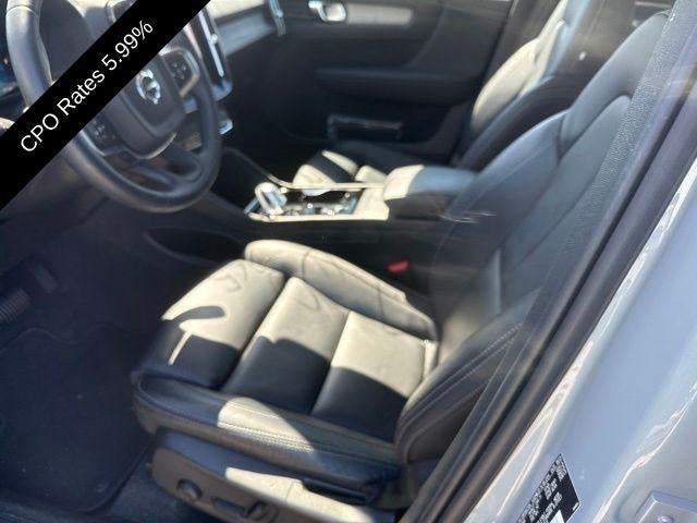 2024 Volvo XC40 B5 AWD Plus Dark Theme