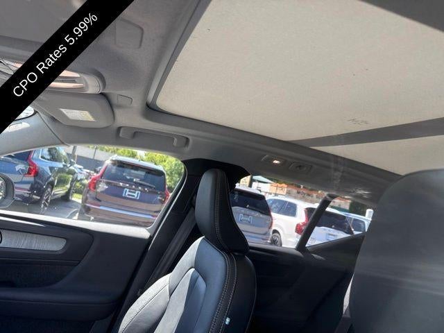 2024 Volvo XC40 B5 AWD Plus Dark Theme