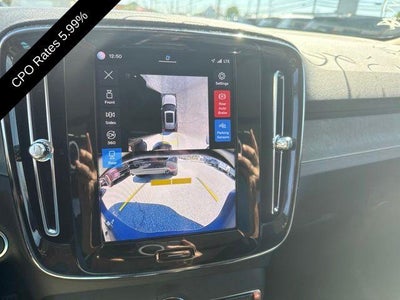 2024 Volvo XC40 B5 AWD Plus Dark Theme