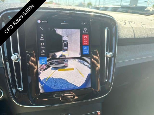2024 Volvo XC40 B5 AWD Plus Dark Theme