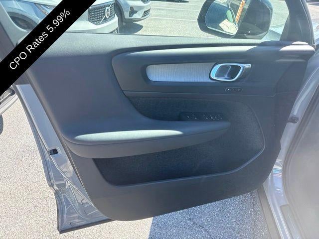 2024 Volvo XC40 B5 AWD Plus Dark Theme