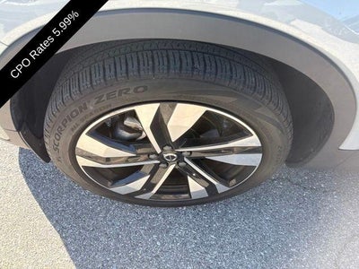 2024 Volvo XC40 B5 AWD Plus Dark Theme
