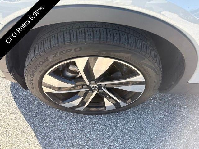 2024 Volvo XC40 B5 AWD Plus Dark Theme