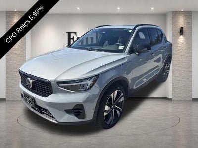 2024 Volvo XC40 B5 AWD Plus Dark Theme