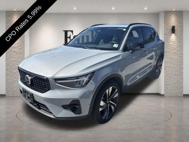 2024 Volvo XC40 B5 AWD Plus Dark Theme