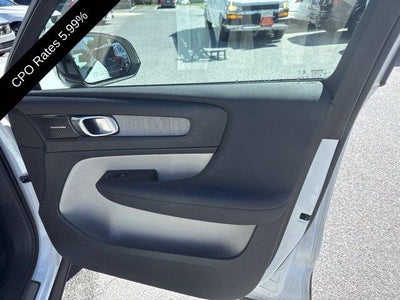 2024 Volvo XC40 B5 AWD Ultimate Dark Theme