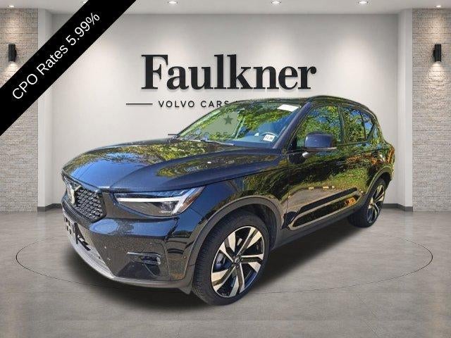 2025 Volvo XC40 B5 AWD Ultra Dark Theme