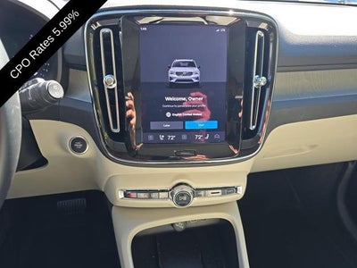 2025 Volvo XC40 B5 AWD Ultra Dark Theme