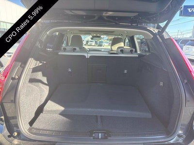 2025 Volvo XC40 B5 AWD Ultra Dark Theme