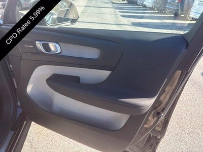 2025 Volvo XC40 B5 AWD Ultra Dark Theme