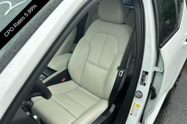 2025 Volvo XC40 B5 AWD Ultra Dark Theme