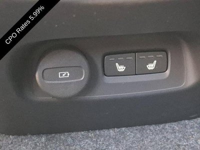 2025 Volvo XC40 B5 AWD Ultra Dark Theme