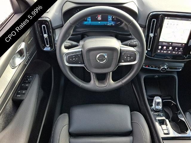 2025 Volvo XC40 B5 AWD Ultra Dark Theme