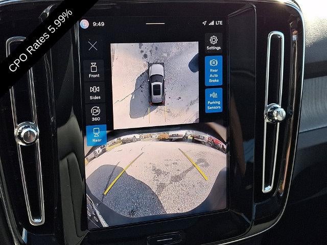 2025 Volvo XC40 B5 AWD Ultra Dark Theme