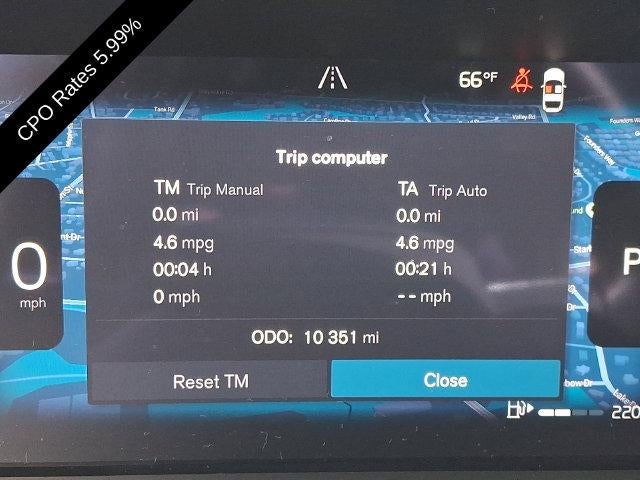 2025 Volvo XC40 B5 AWD Ultra Dark Theme