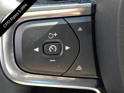 2025 Volvo XC40 B5 AWD Ultra Dark Theme
