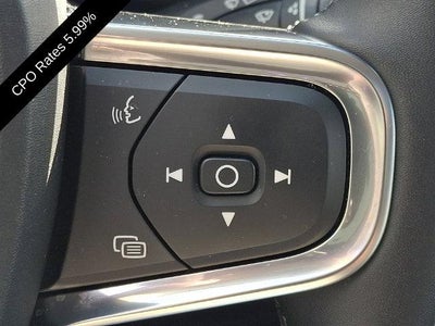2025 Volvo XC40 B5 AWD Ultra Dark Theme