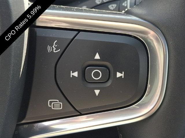 2025 Volvo XC40 B5 AWD Ultra Dark Theme