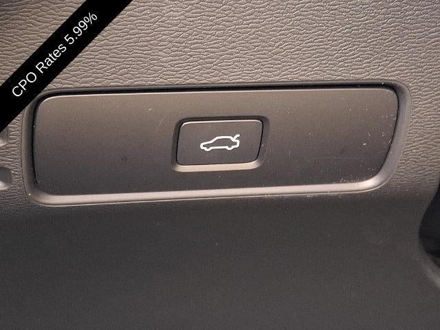 2025 Volvo XC40 B5 AWD Ultra Dark Theme