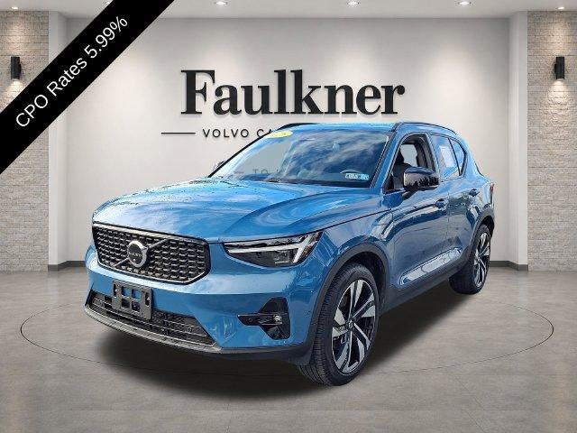 2025 Volvo XC40 B5 AWD Ultra Dark Theme