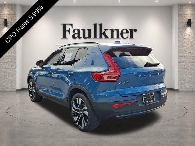 2025 Volvo XC40 B5 AWD Ultra Dark Theme