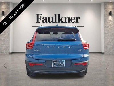 2025 Volvo XC40 B5 AWD Ultra Dark Theme
