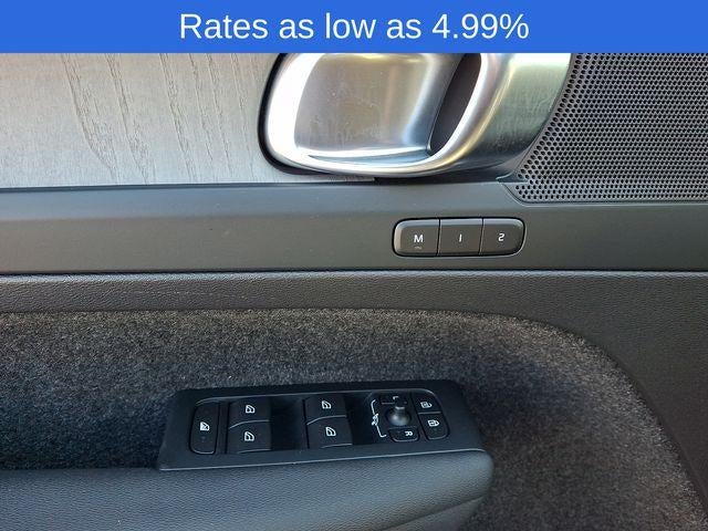 2023 Volvo XC40 B5 AWD Plus Bright Theme