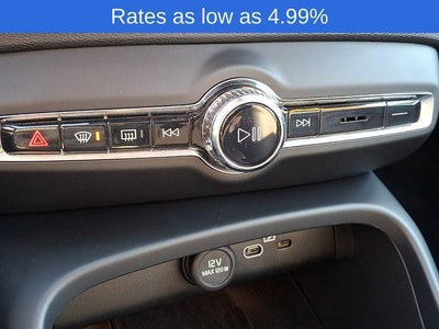 2023 Volvo XC40 B5 AWD Plus Bright Theme