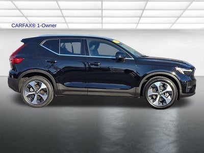 2023 Volvo XC40 B5 AWD Plus Bright Theme