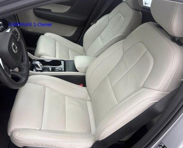 2023 Volvo XC40 B5 AWD Plus Bright Theme