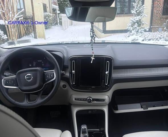 2023 Volvo XC40 B5 AWD Plus Bright Theme
