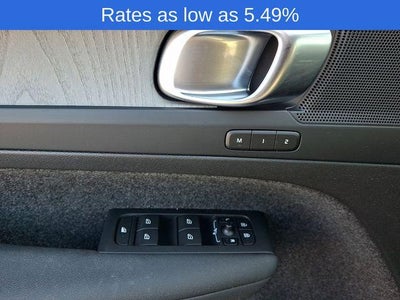 2023 Volvo XC40 B5 AWD Plus Dark Theme