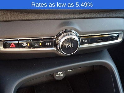 2023 Volvo XC40 B5 AWD Plus Dark Theme