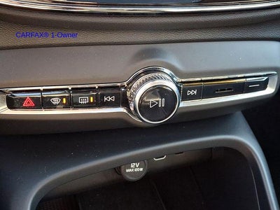 2023 Volvo XC40 B5 AWD Plus Dark Theme