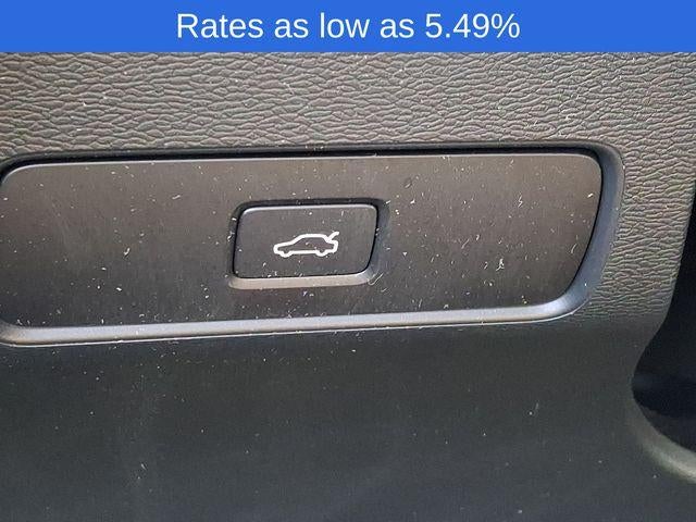 2023 Volvo XC40 B5 AWD Plus Dark Theme