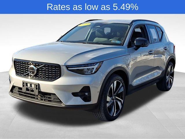 2023 Volvo XC40 B5 AWD Plus Dark Theme