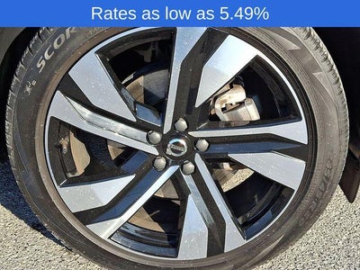 2023 Volvo XC40 B5 AWD Plus Dark Theme