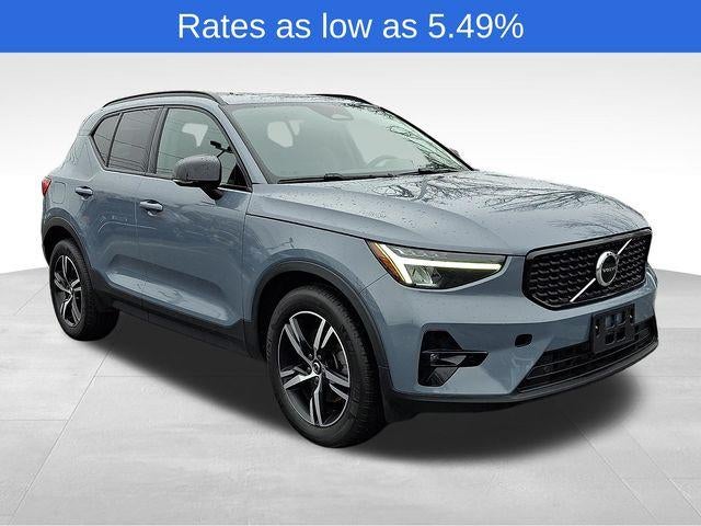 2023 Volvo XC40 B5 AWD Plus Dark Theme