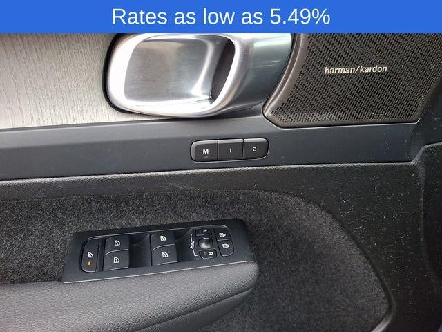 2023 Volvo XC40 B5 AWD Plus Dark Theme