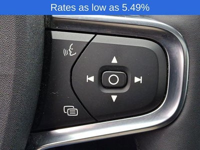 2023 Volvo XC40 B5 AWD Plus Dark Theme